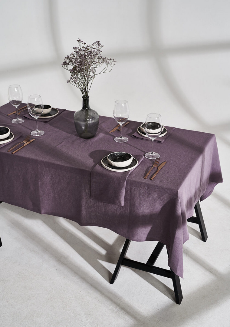 Linen tablecloth in lavender gray 1
