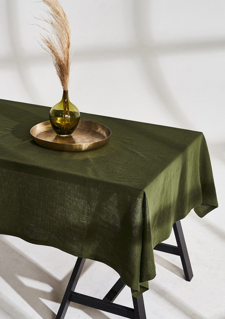 Linen tablecloth in forest green 1