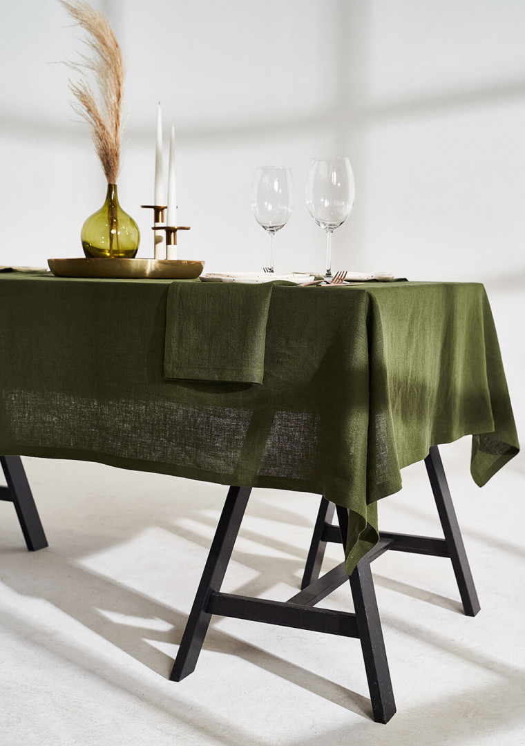 Linen tablecloth in forest green 3