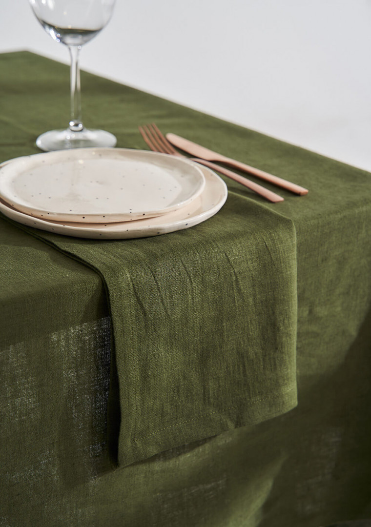 Linen tablecloth in forest green 5