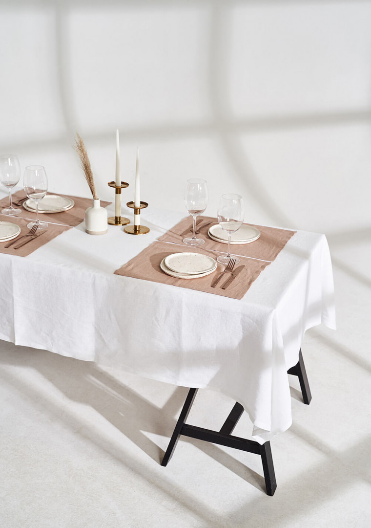 Linen tablecloth in optic white 3