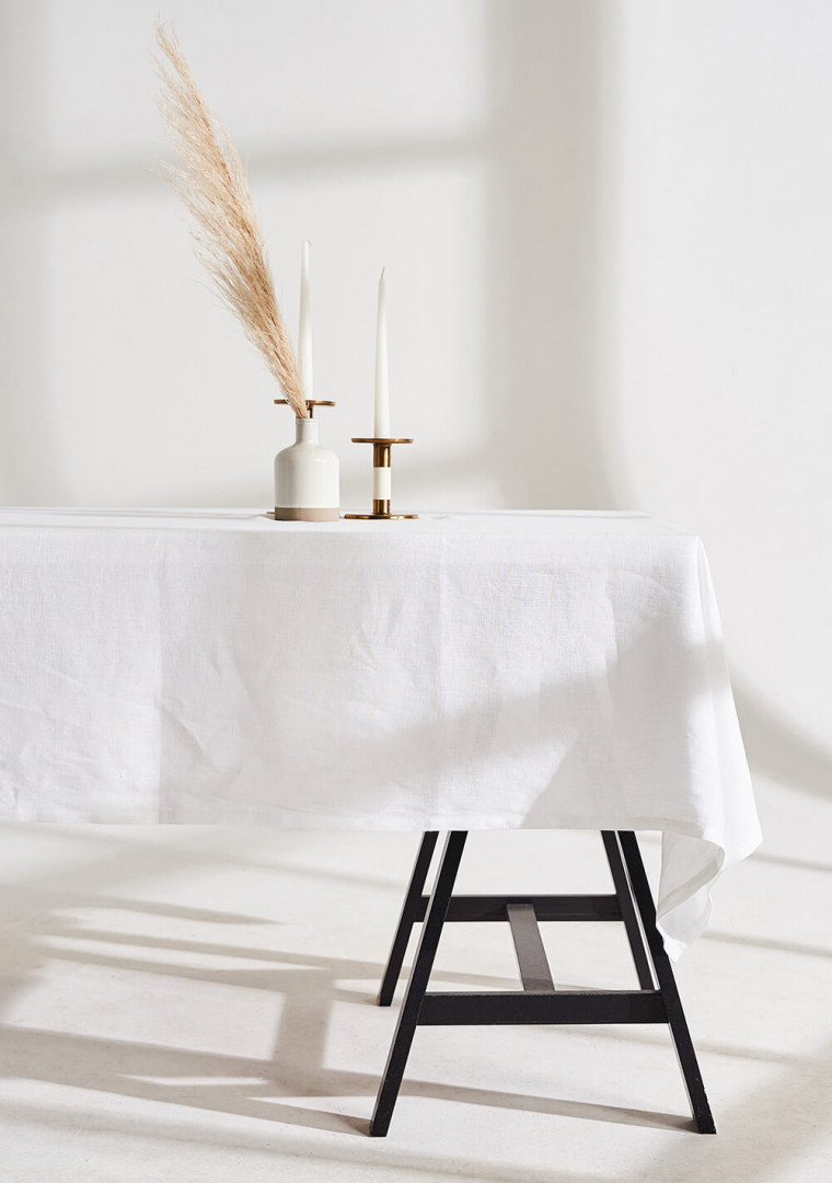 Linen tablecloth in optic white 1
