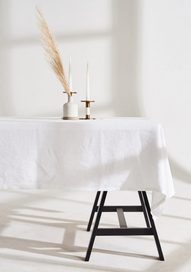 Linen tablecloth in optic white