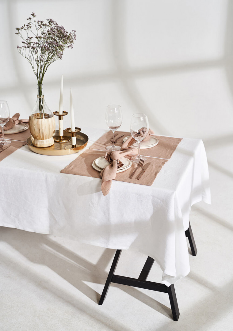 Linen tablecloth in optic white 4