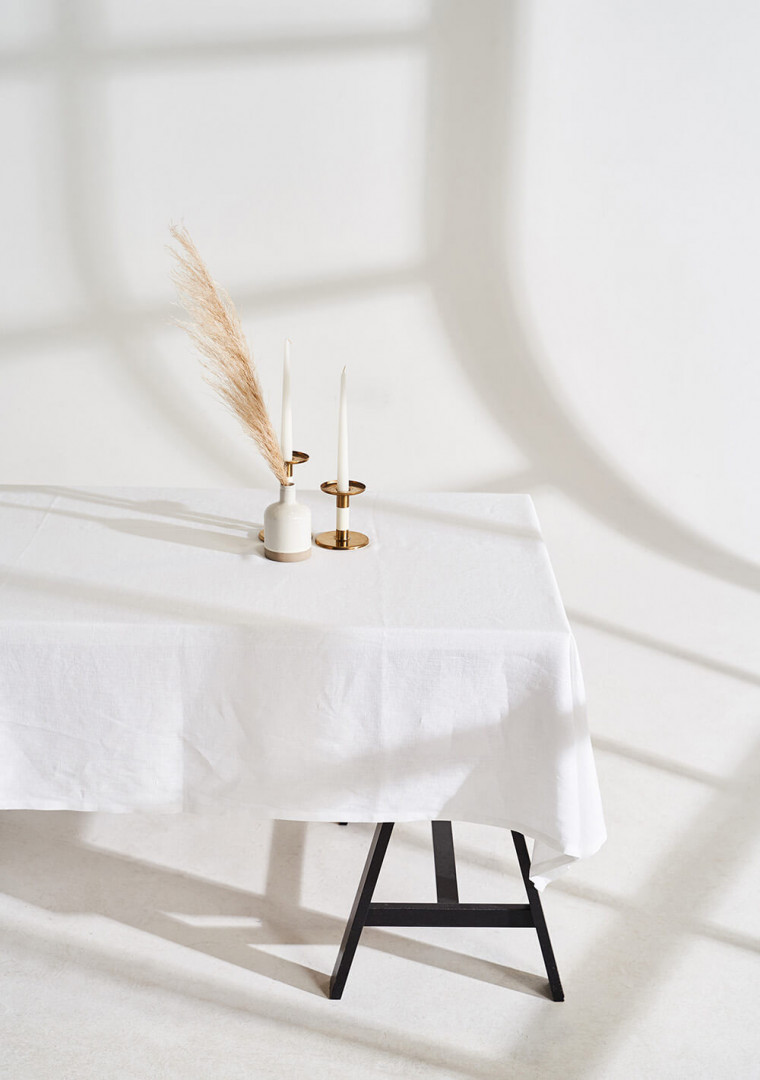 Linen tablecloth in optic white 2