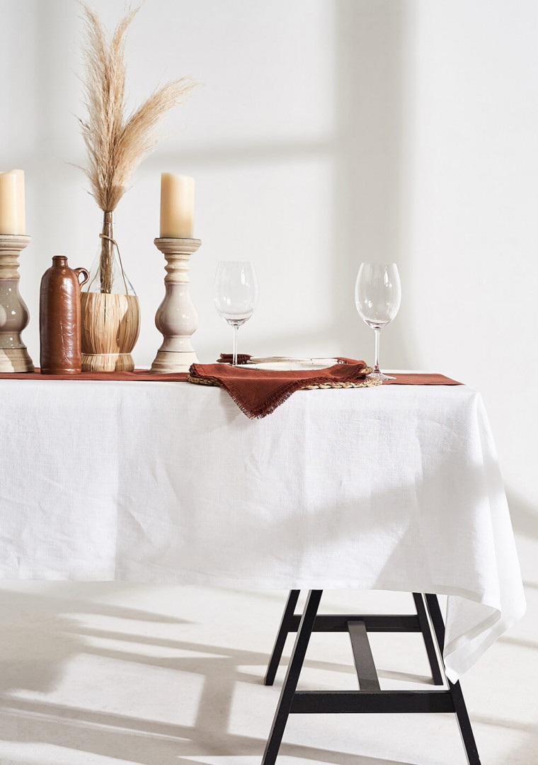 Linen tablecloth in optic white 5