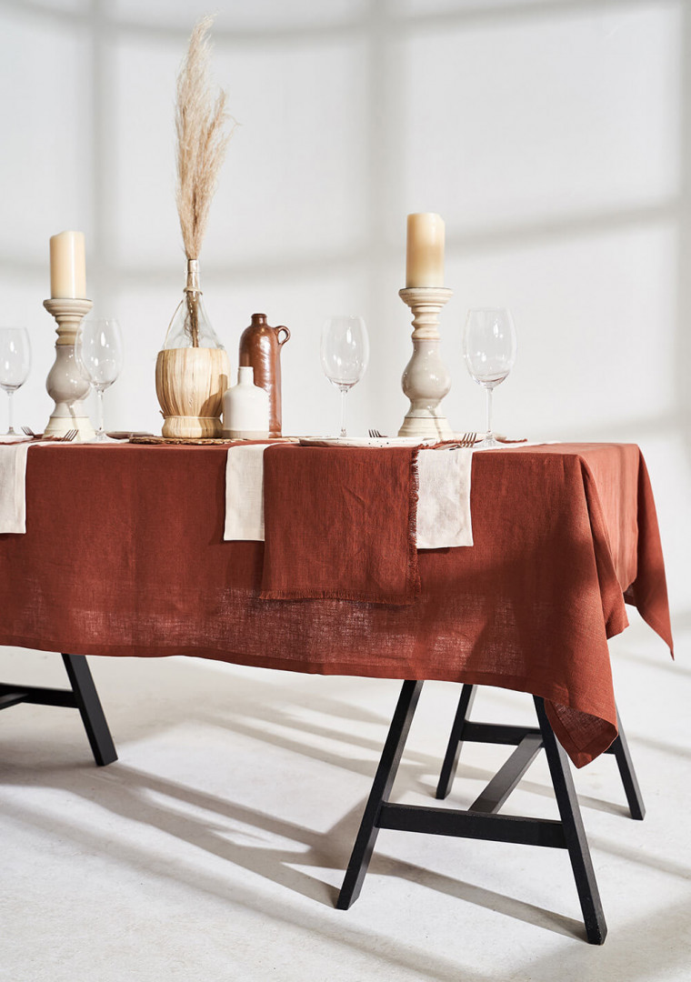 Linen tablecloth in tobacco 2