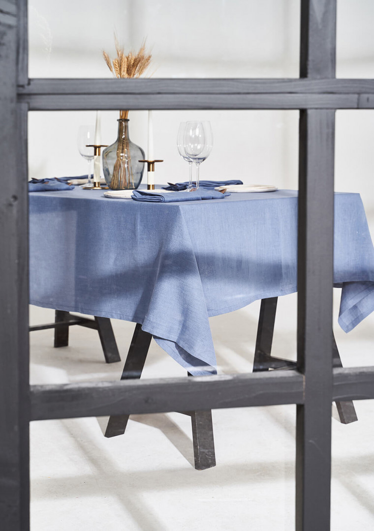 Linen tablecloth in cornflower blue 4
