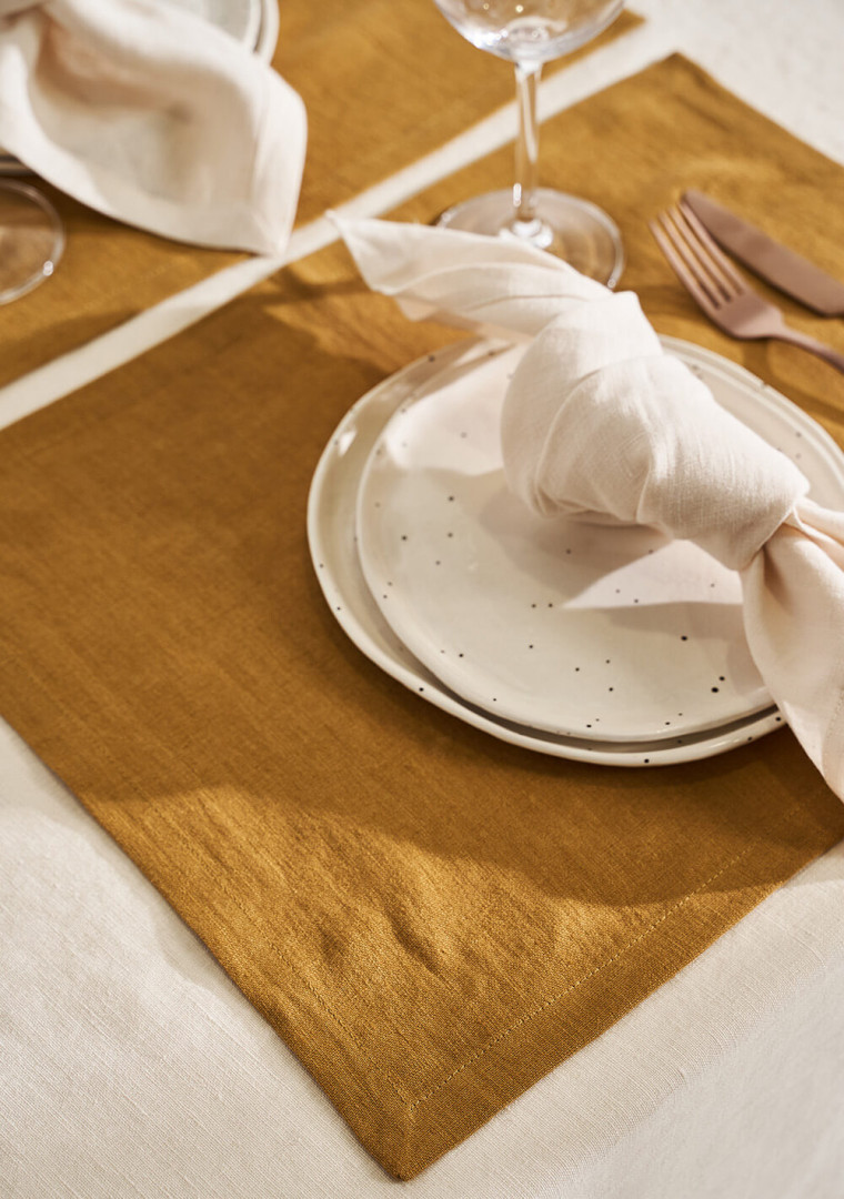 Linen placemats in mustard 2