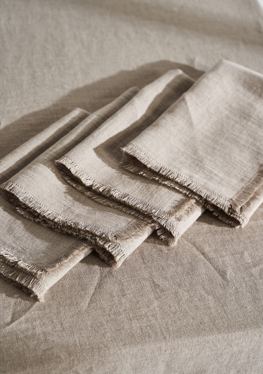 Linen napkins with fringe