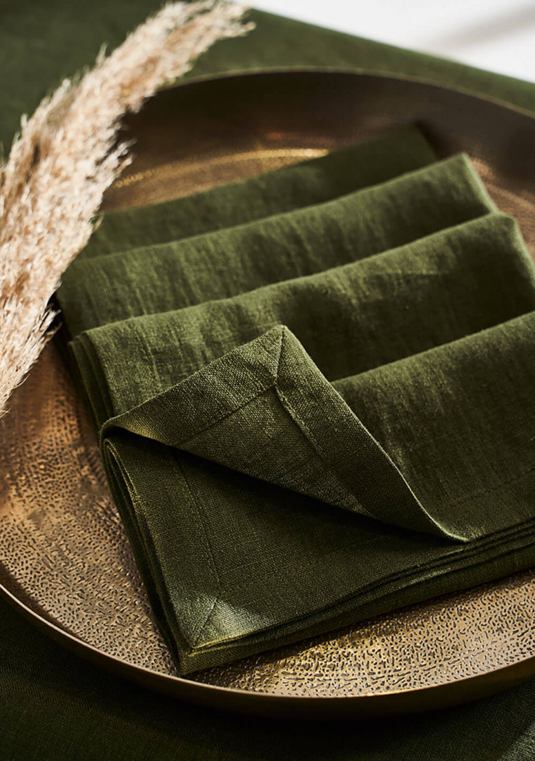 Linen napkins in forest green 1