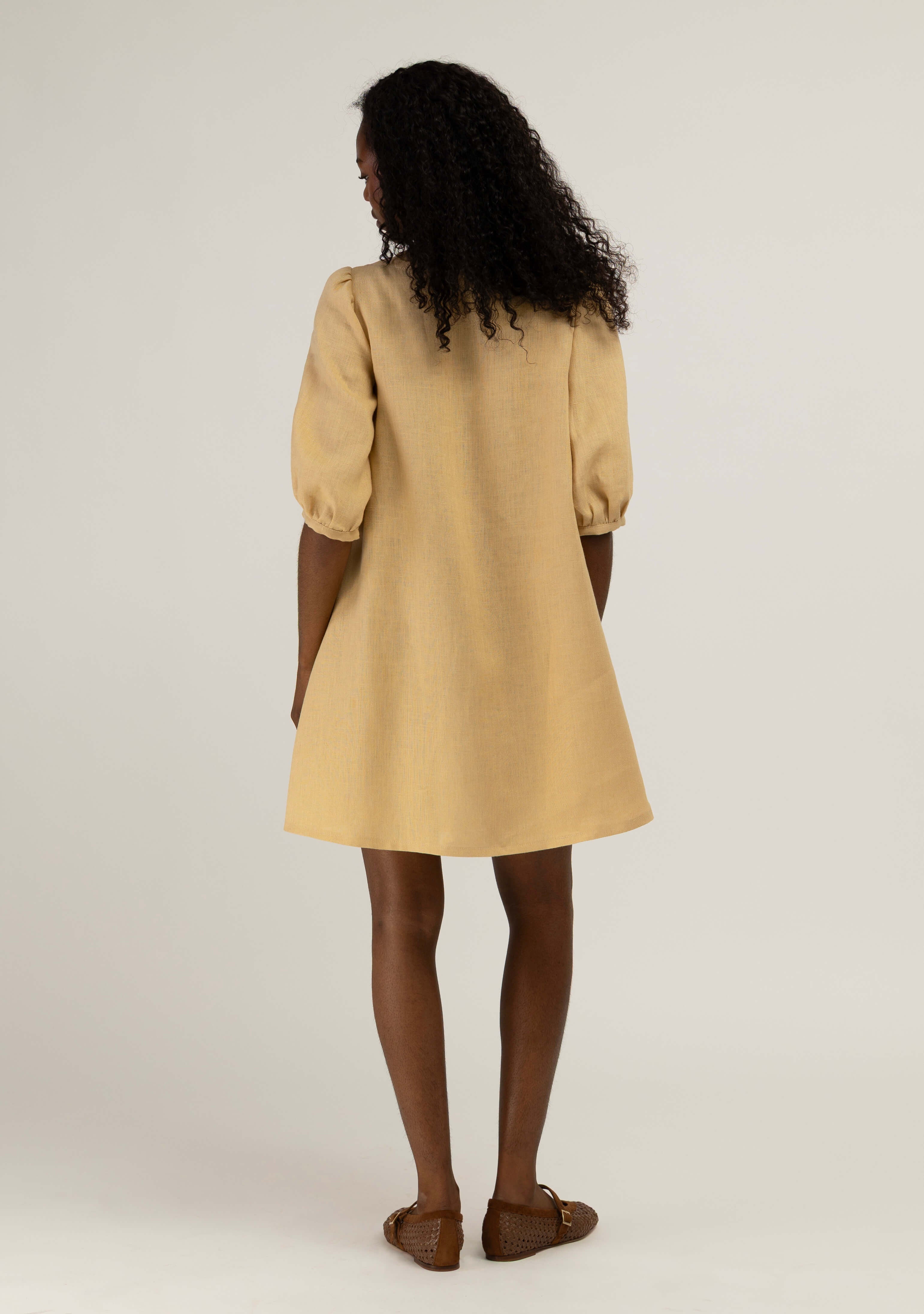 Linen dress with square neckline Essie