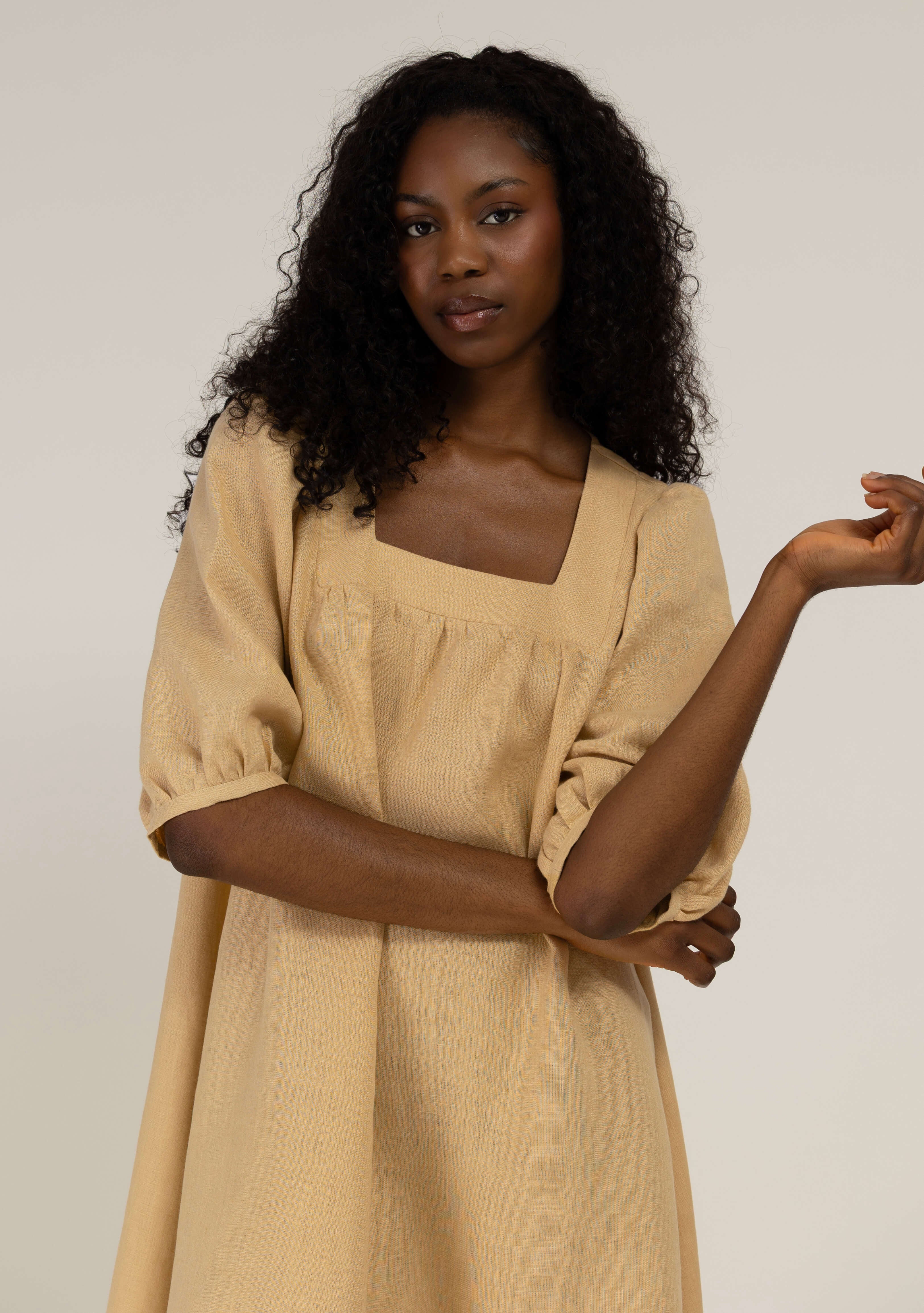 Linen dress with square neckline Essie