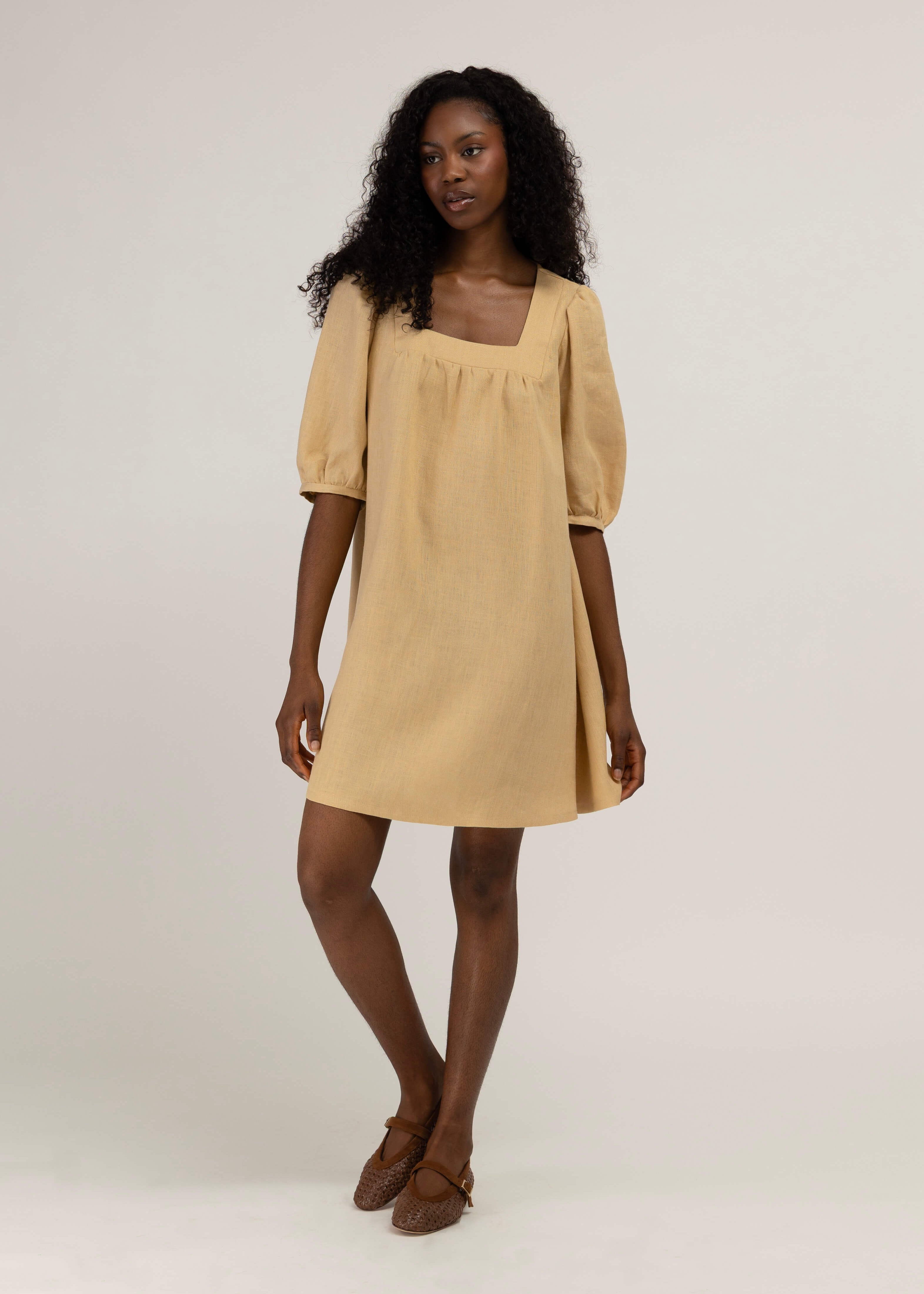 Linen dress with square neckline Essie