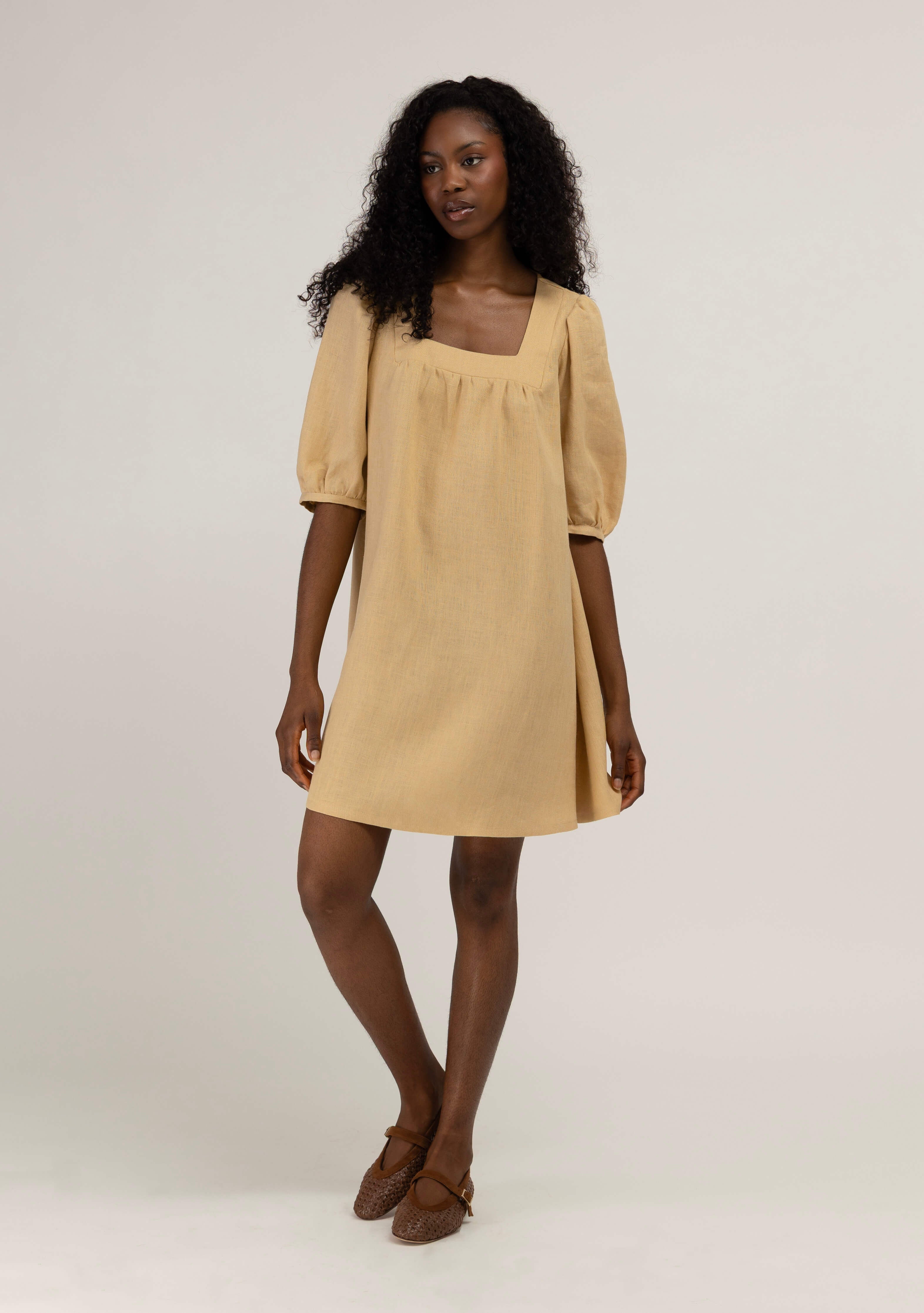 Linen dress with square neckline Essie