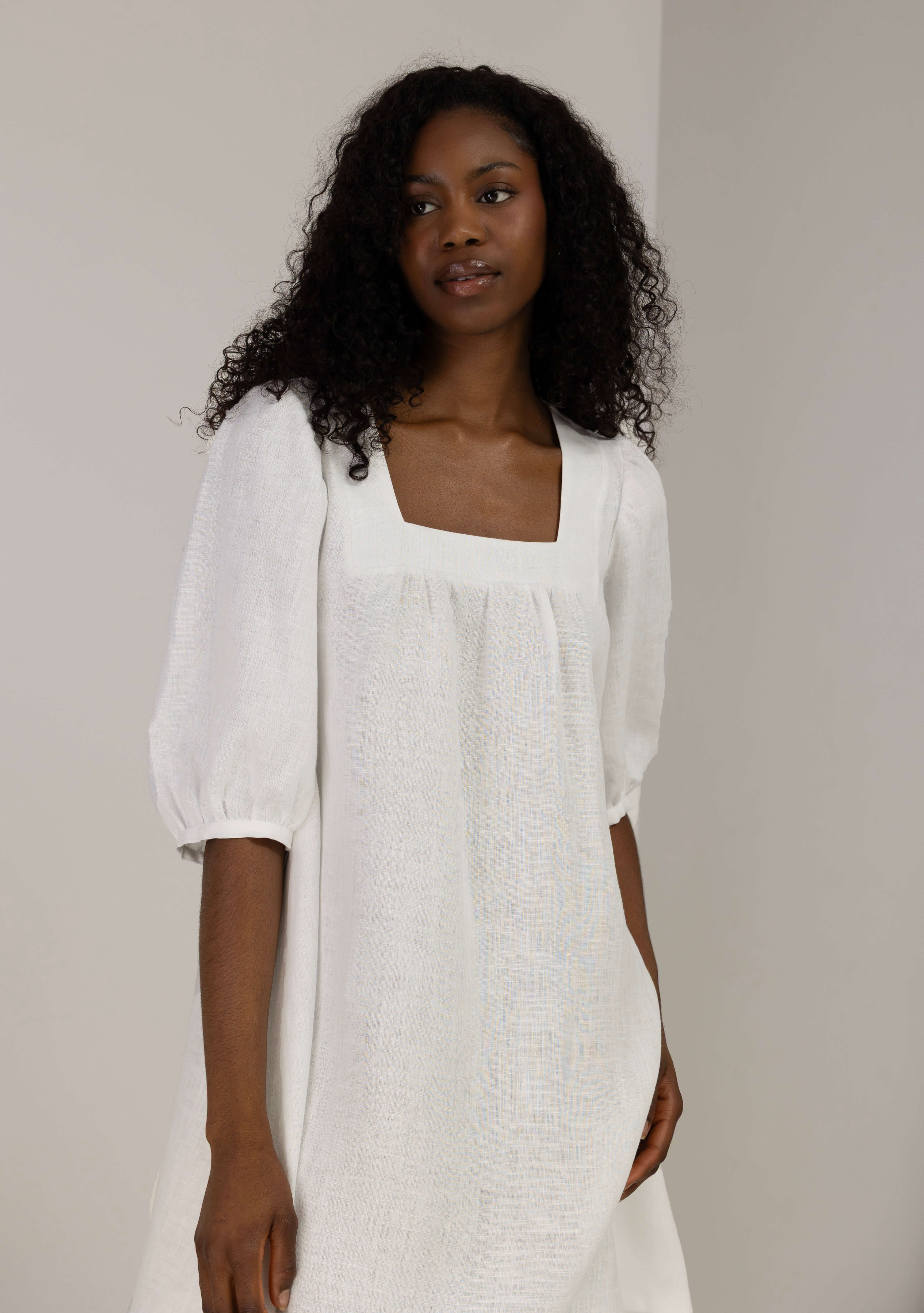 Linen dress with square neckline Essie
