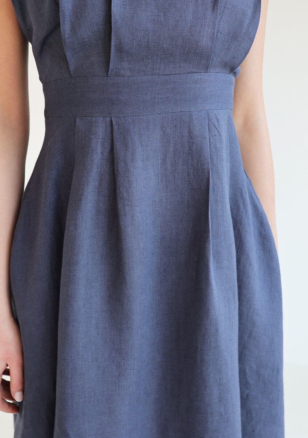 Cross back linen dress Paula