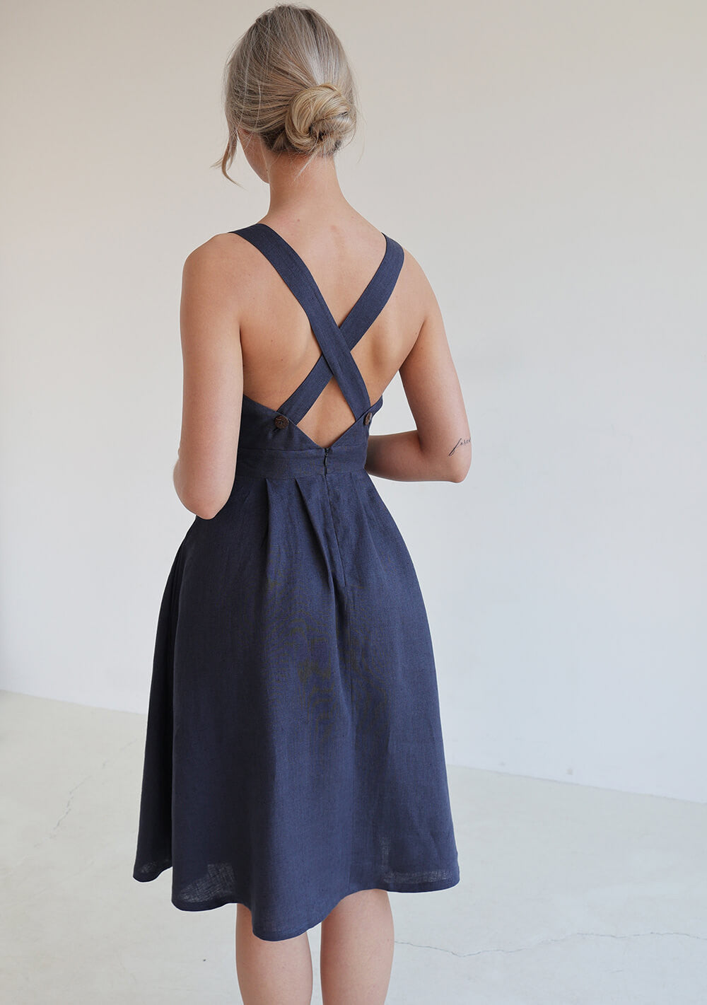 Cross back linen dress Paula