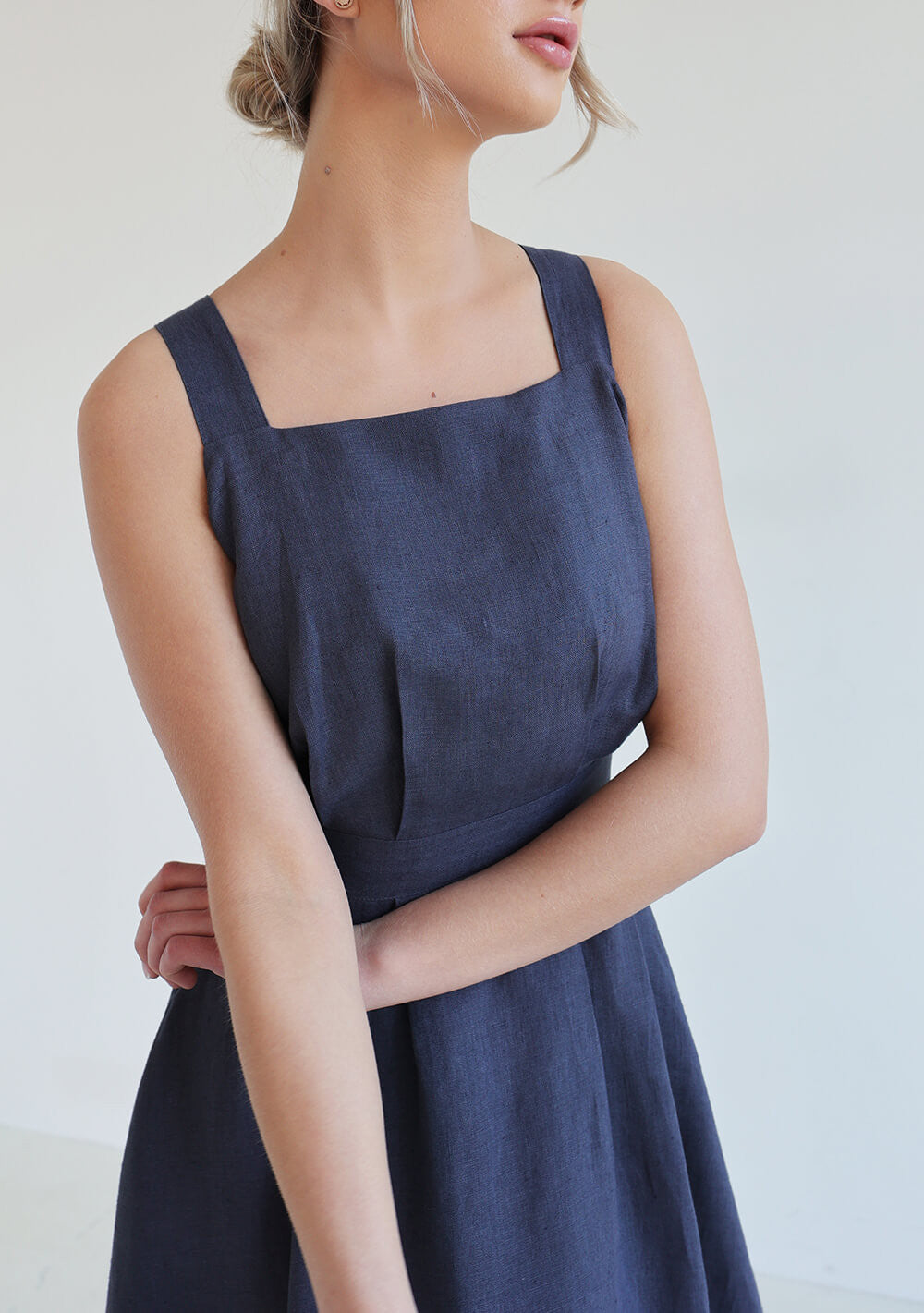 Cross back linen dress Paula