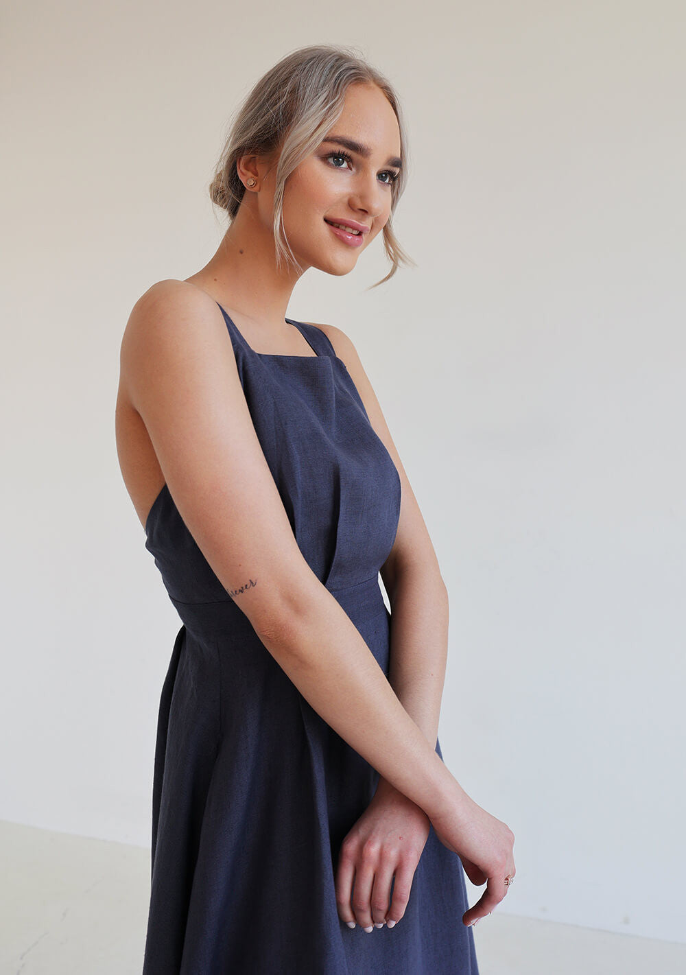Cross back linen dress Paula