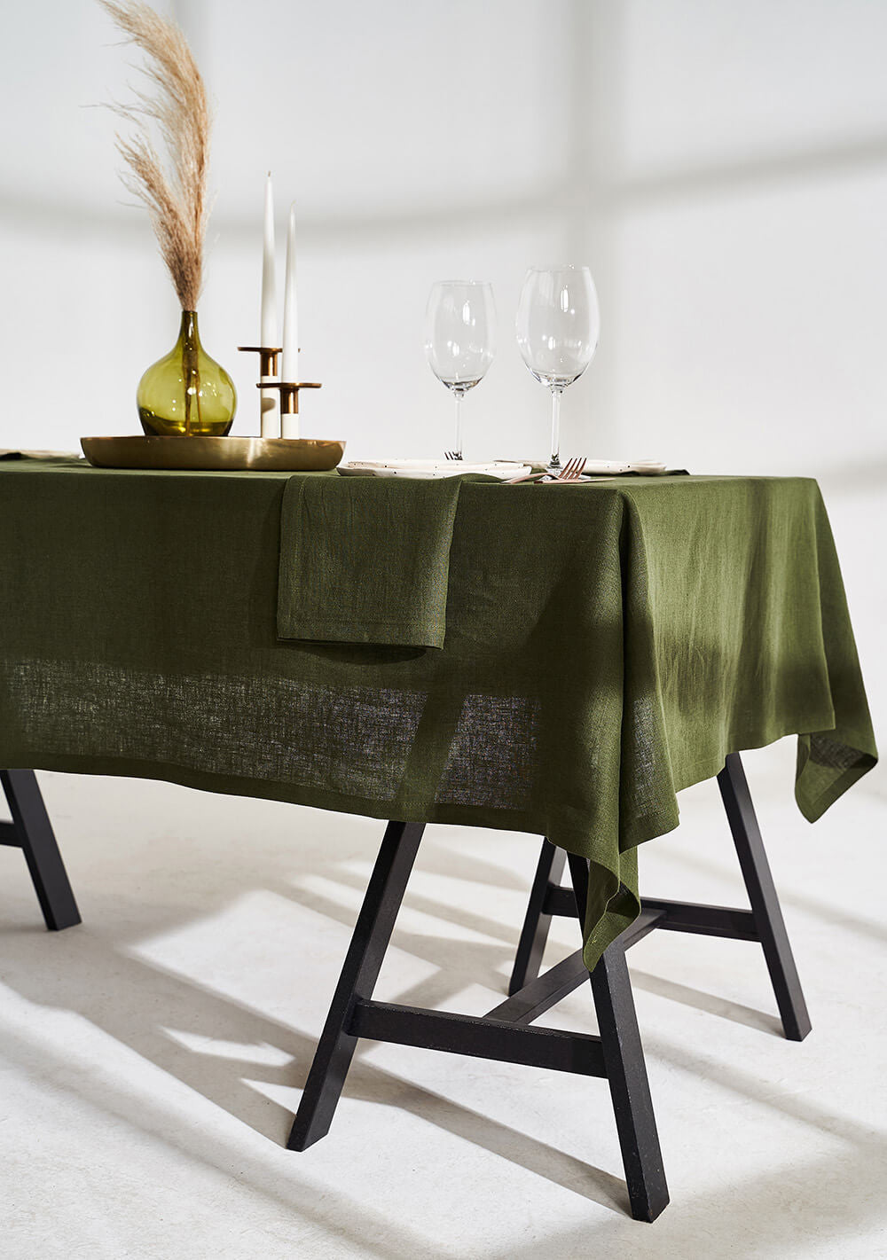 Linen napkins in forest green