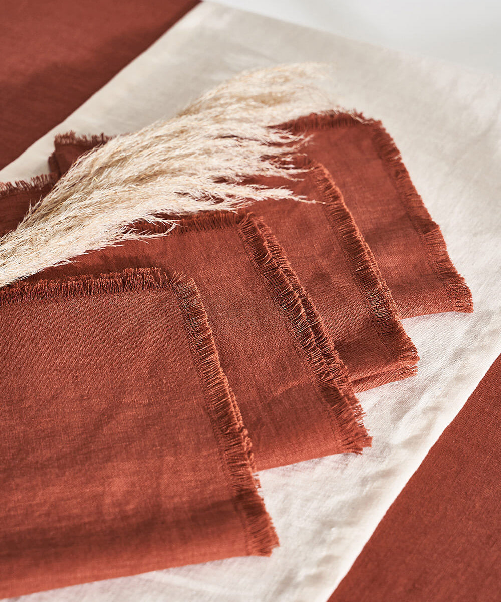 Linen napkins with fringe