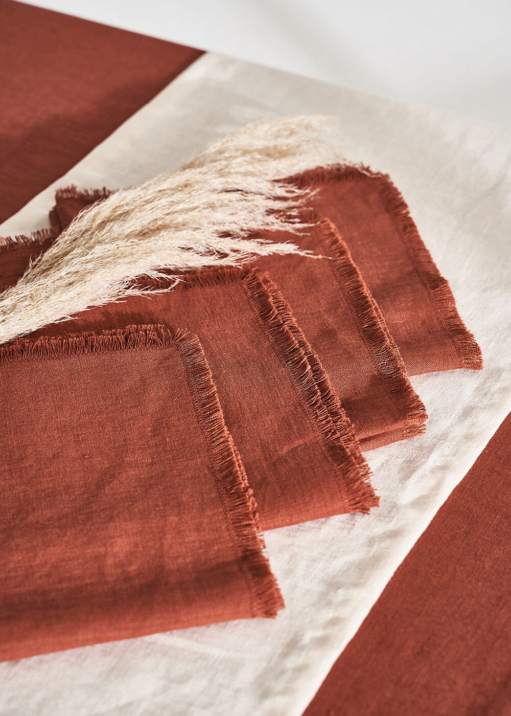 Linen napkins with fringe
