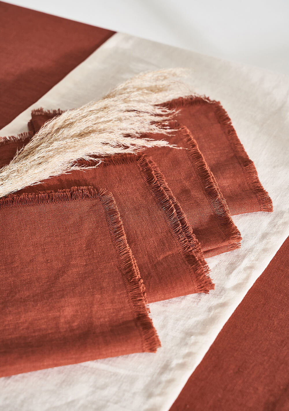 Linen napkins with fringe
