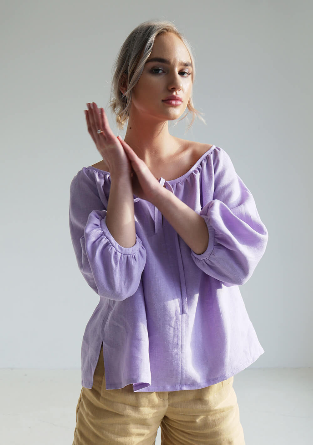 Linen scoop neck blouse Bloom