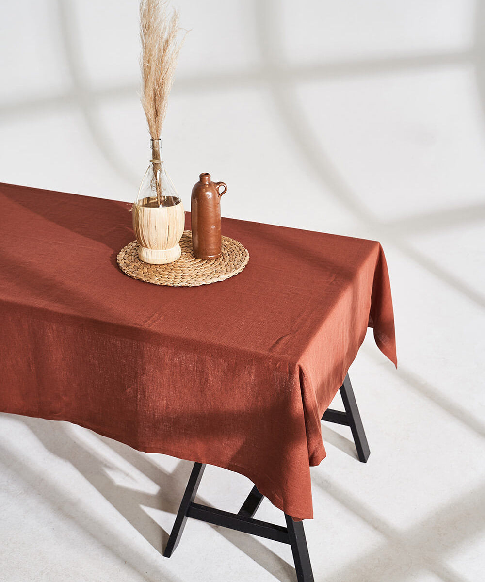 Linen tablecloth in tobacco