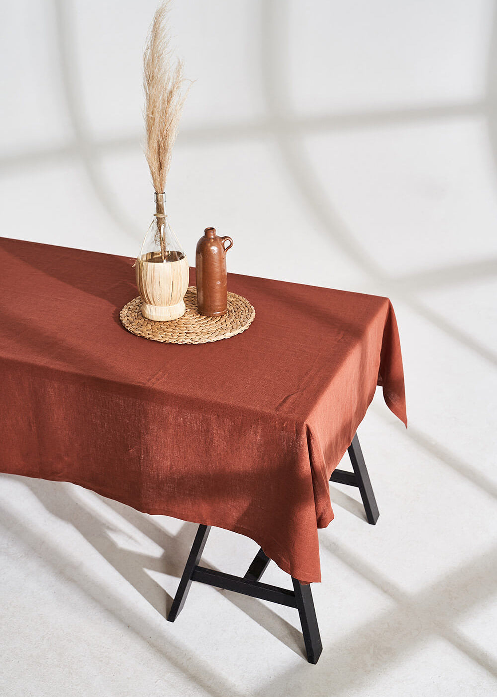 Linen tablecloth in tobacco