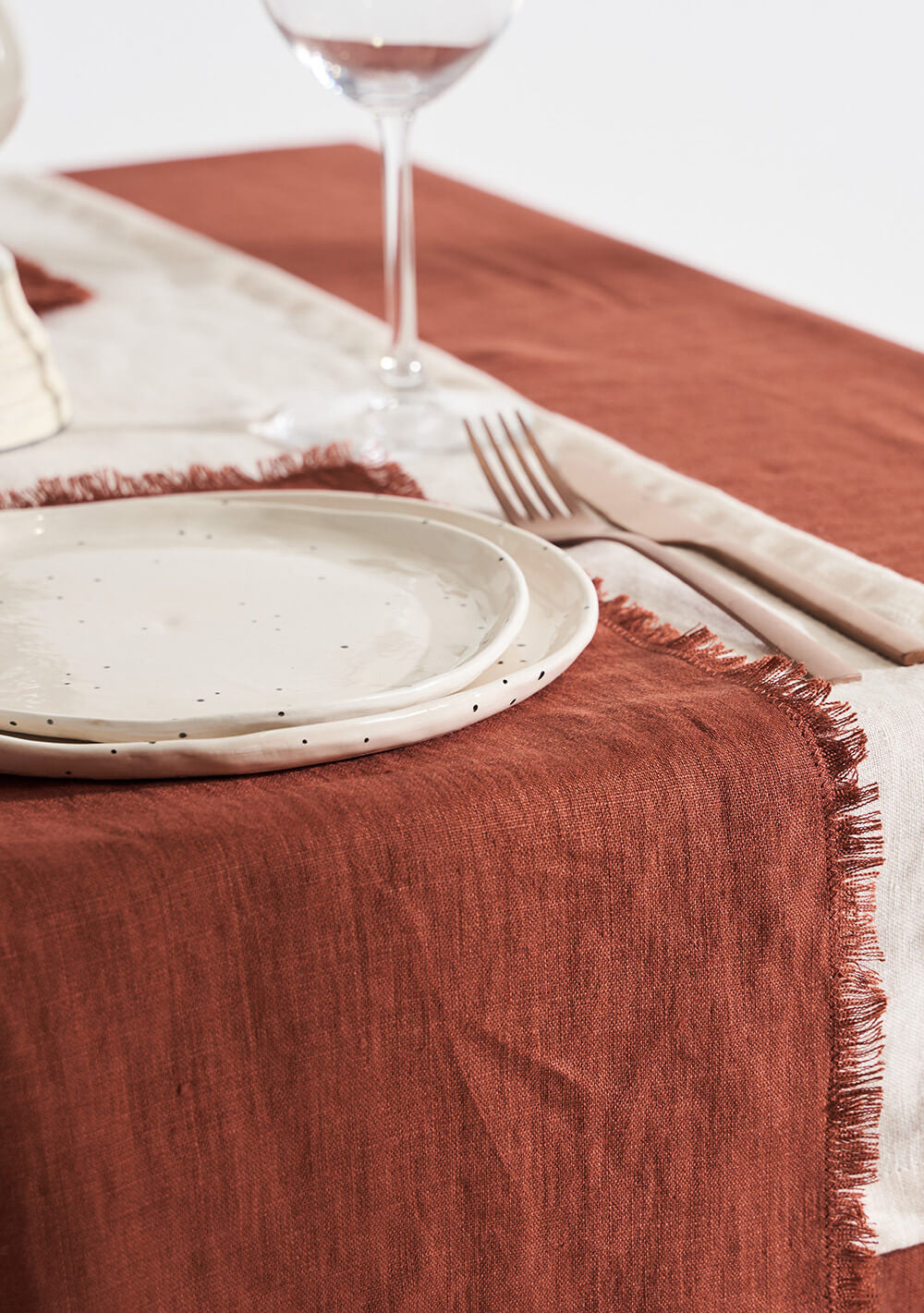 Linen tablecloth in tobacco