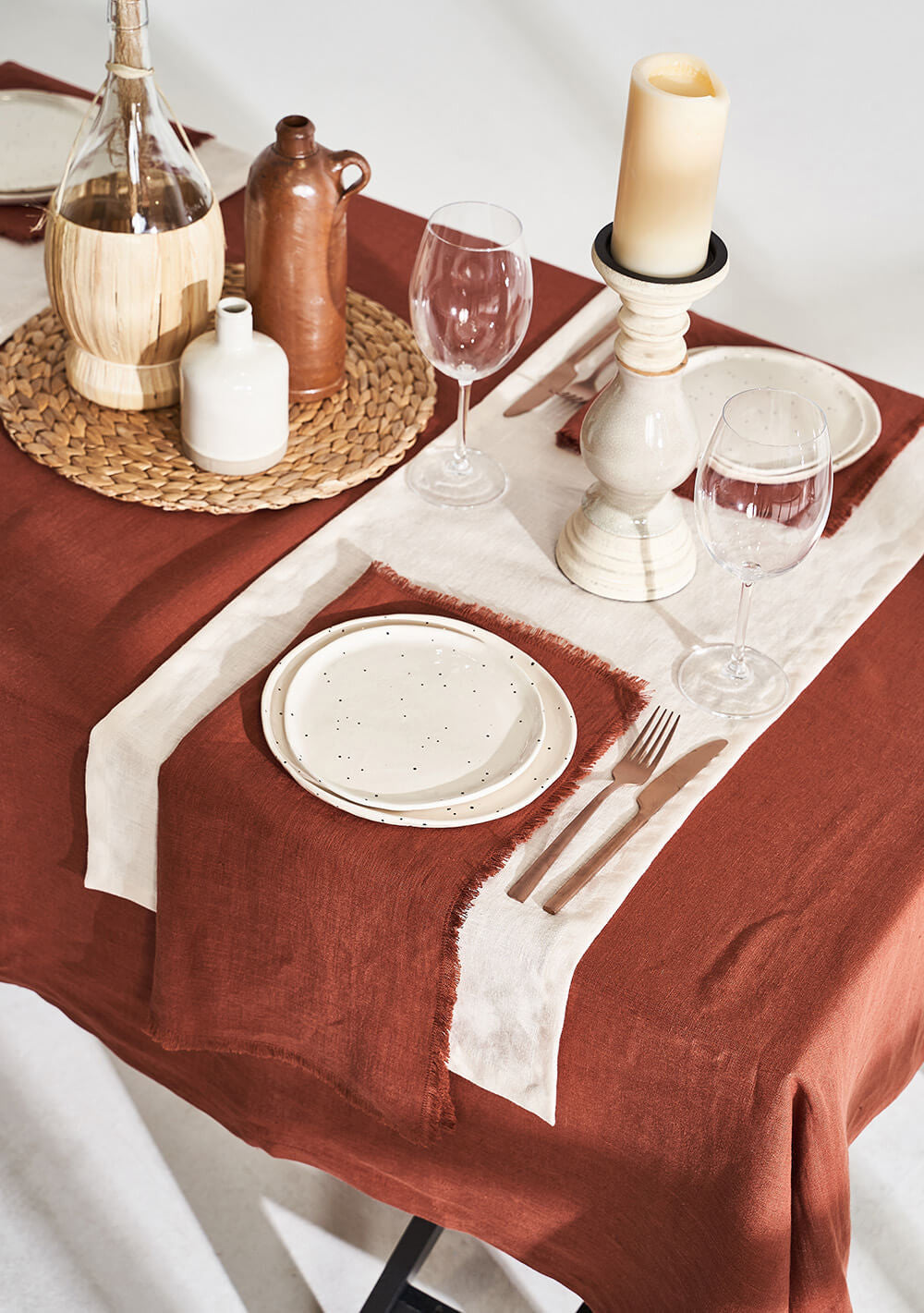 Linen tablecloth in tobacco