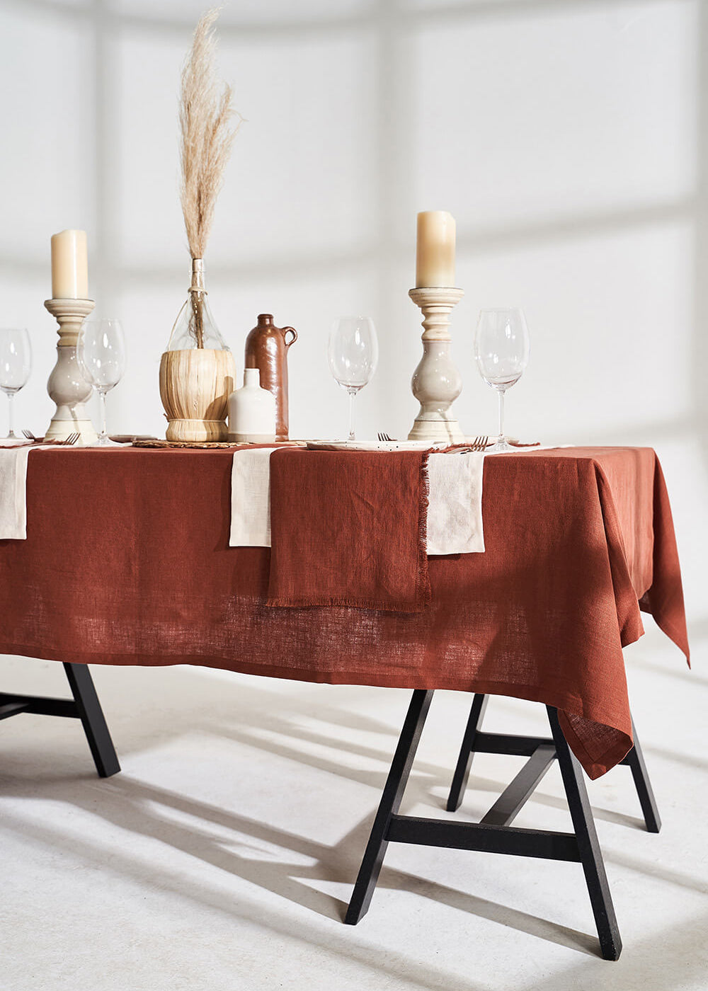 Linen tablecloth in tobacco