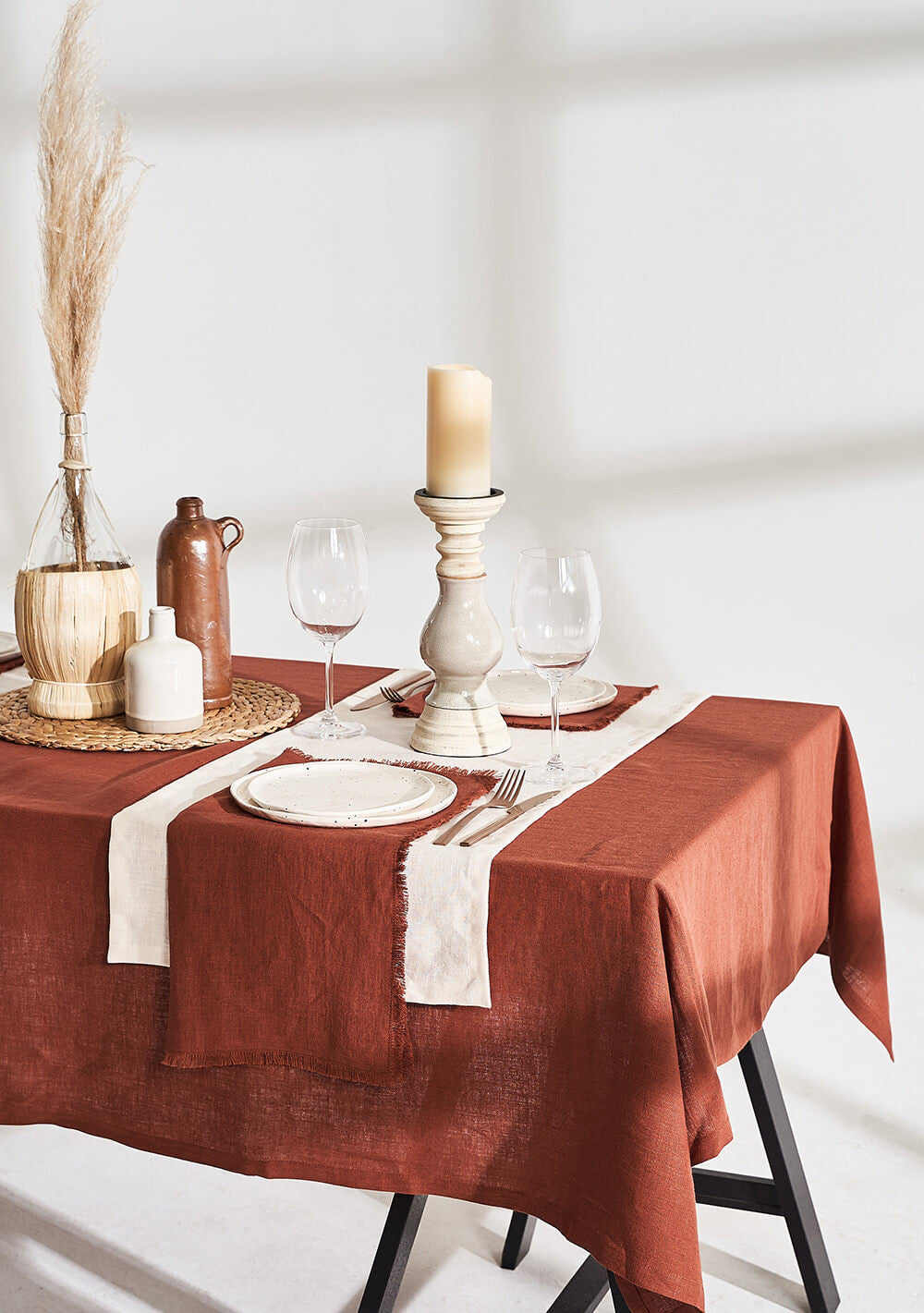Linen tablecloth in tobacco