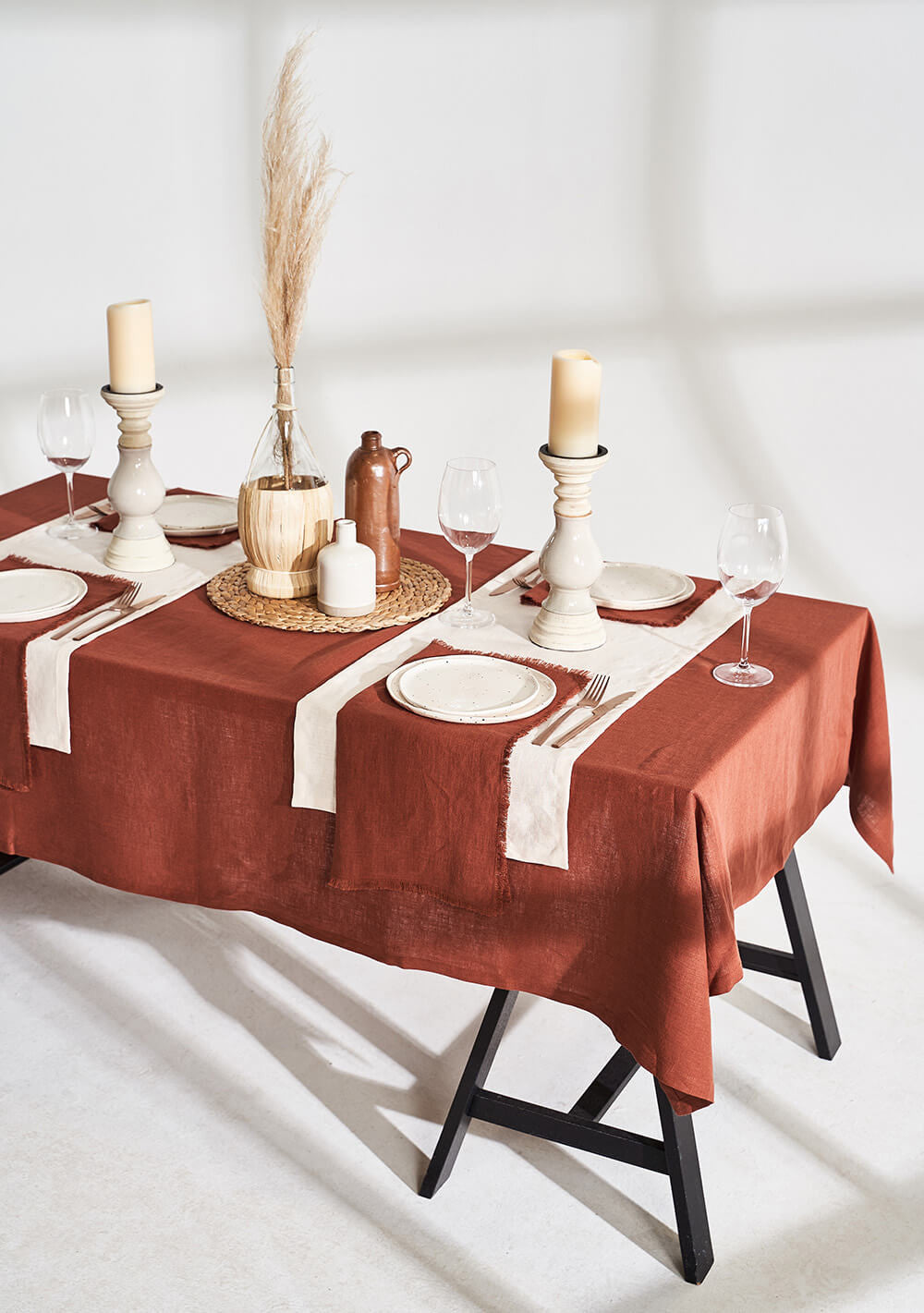Linen tablecloth in tobacco