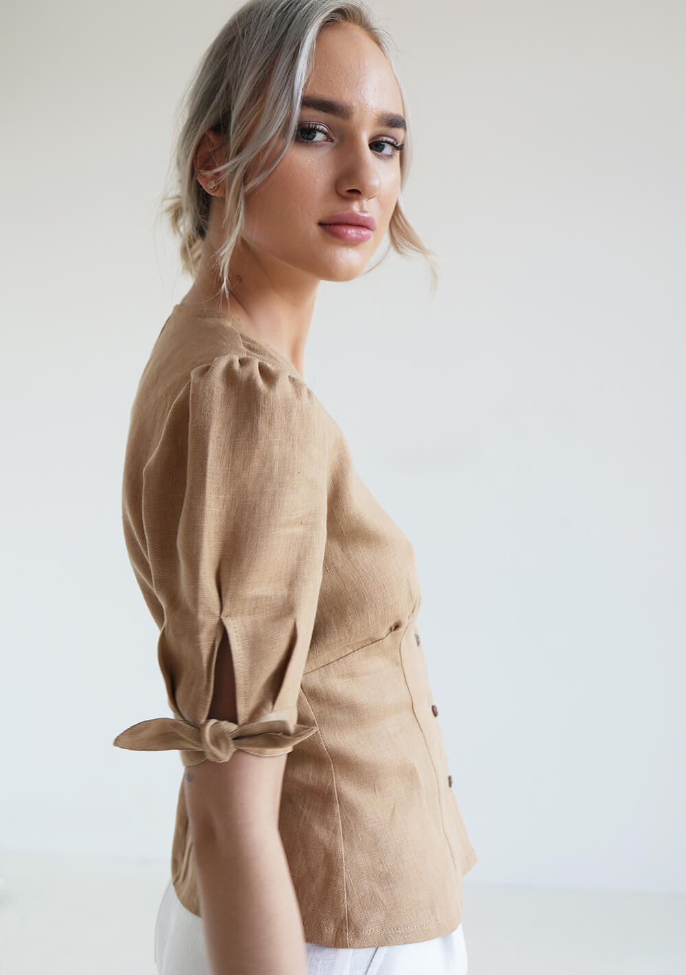 Linen top Flavia with tie sleeves