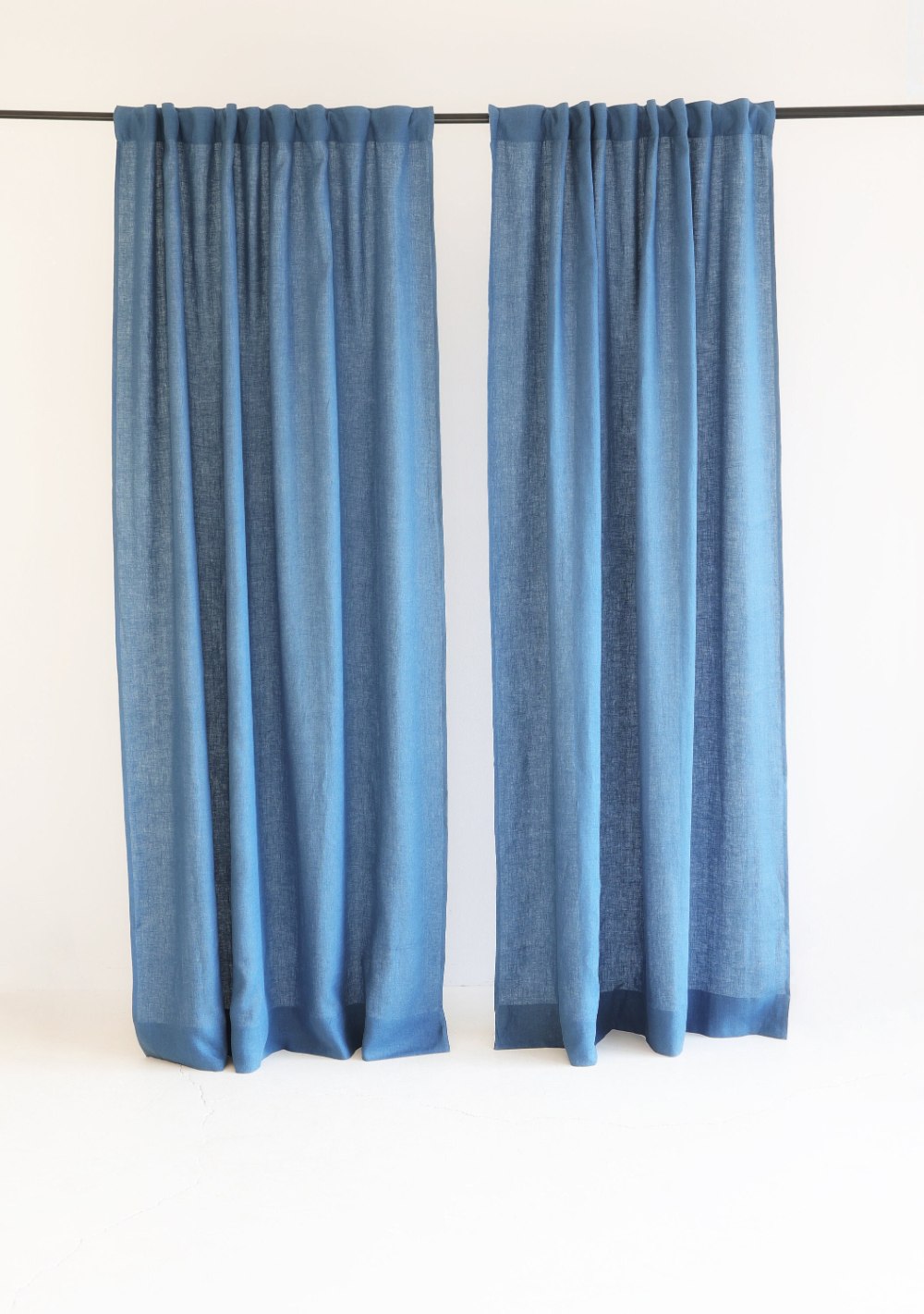Rod pocket linen curtain panel in blue – photo 1