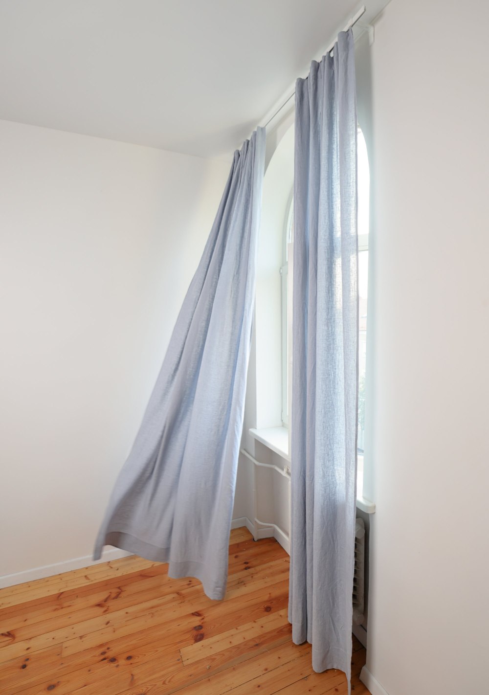 Semi-sheer linen curtain in light blue – photo 1