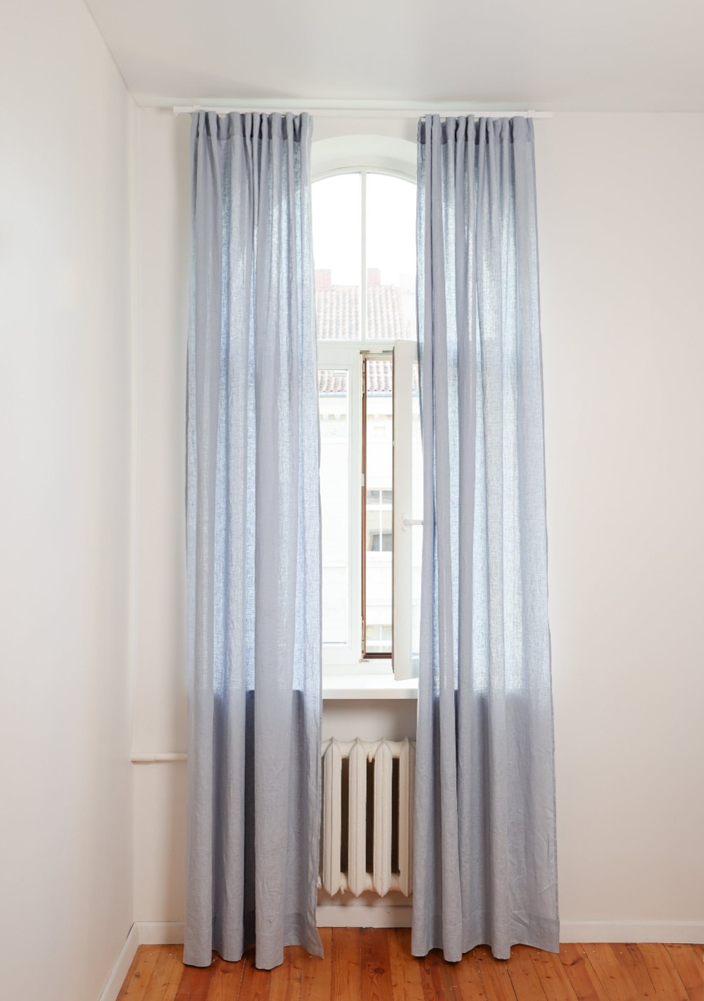 Semi-sheer linen curtain in light blue – photo 2