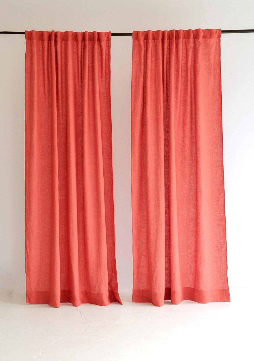 Semi-sheer linen curtain panel – photo 1