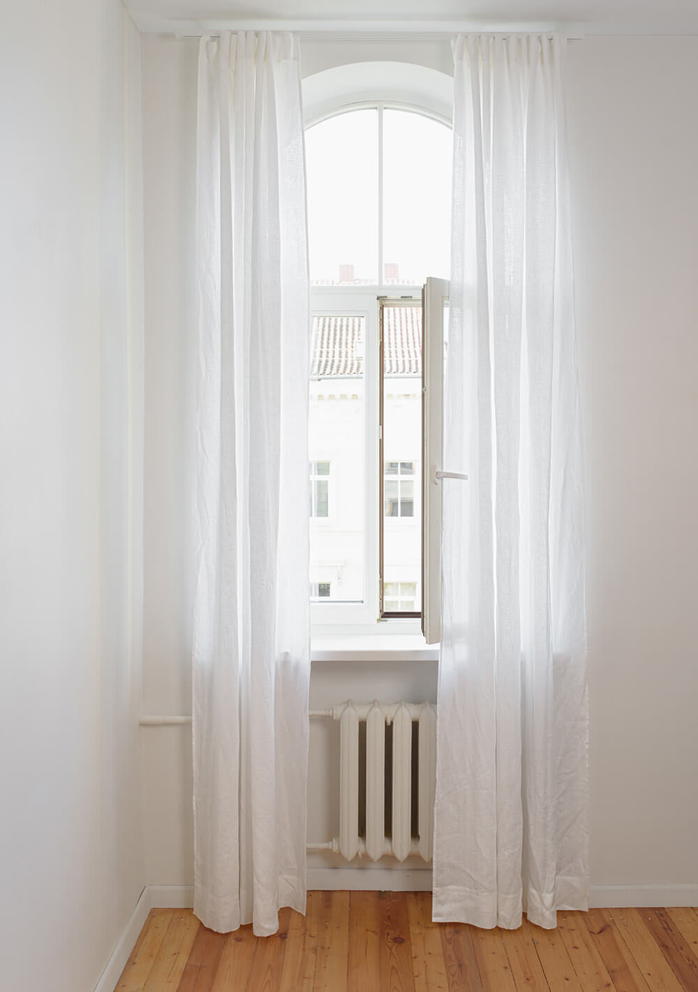 Set of 2 linen curtain panels in Optic White
