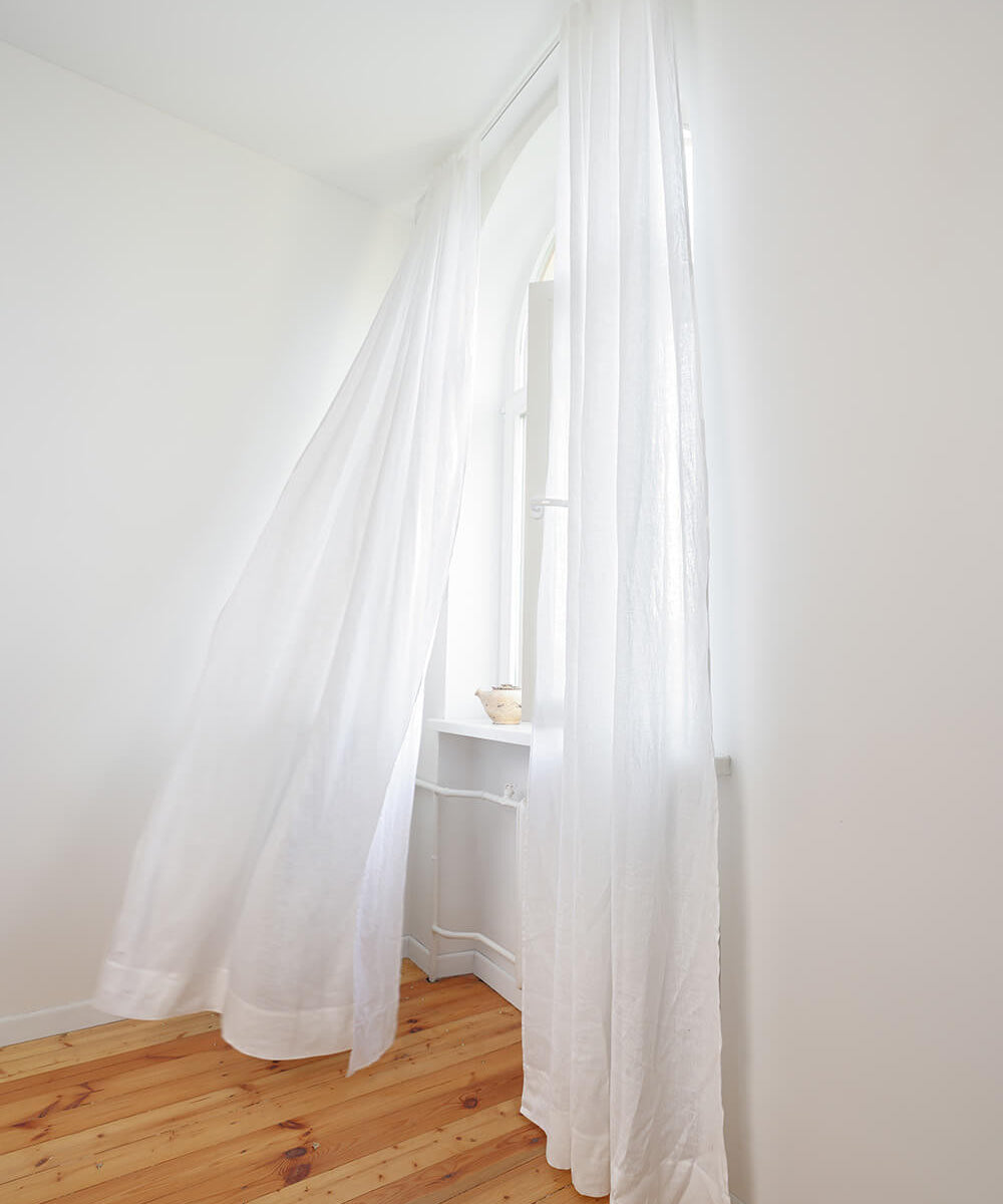 Set of 2 linen curtain panels in Optic White