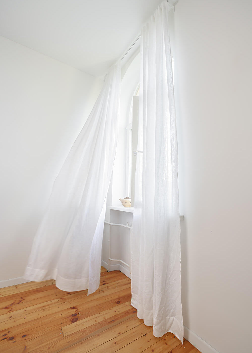 Set of 2 linen curtain panels in Optic White