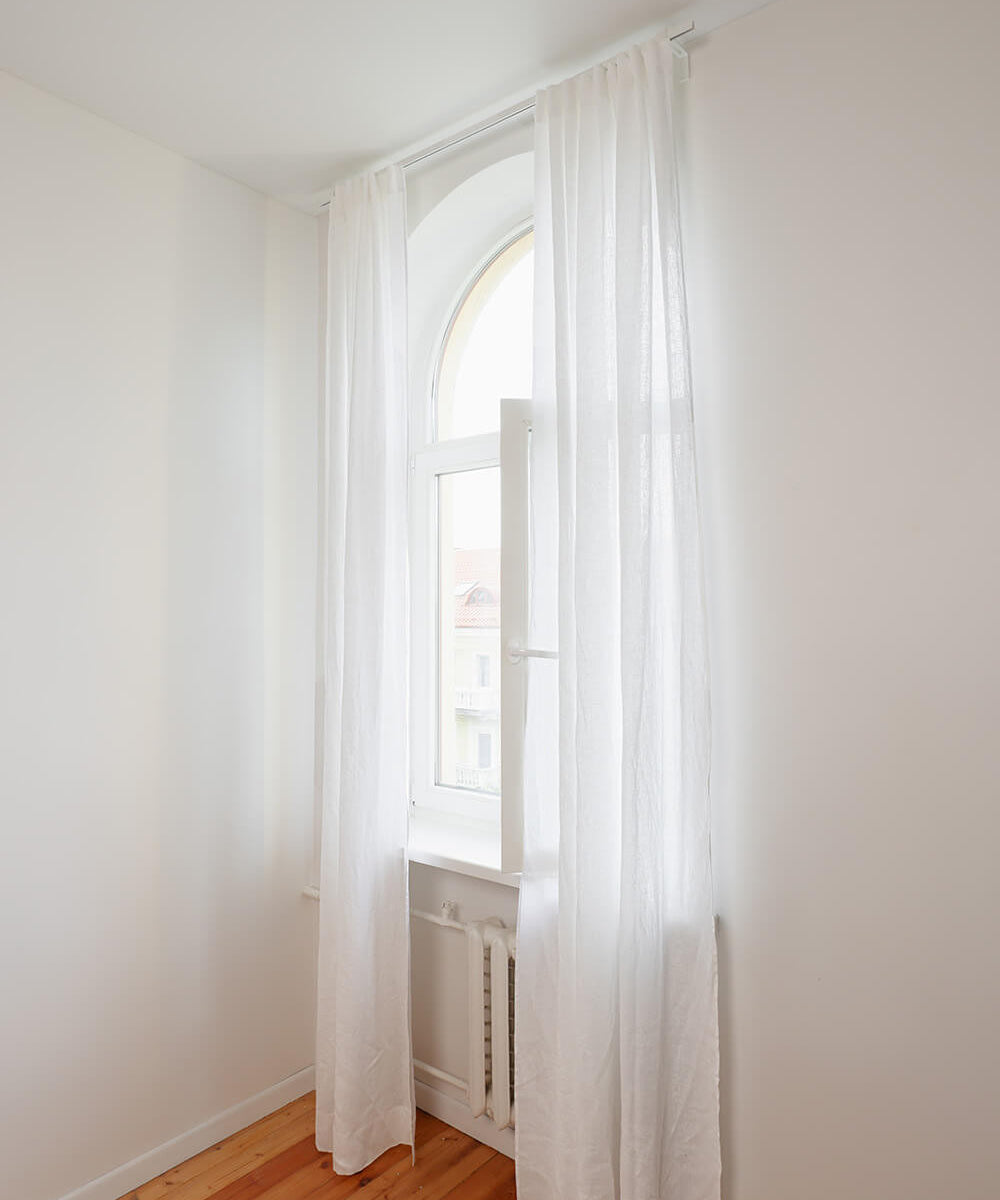 Set of 2 linen curtain panels in Optic White