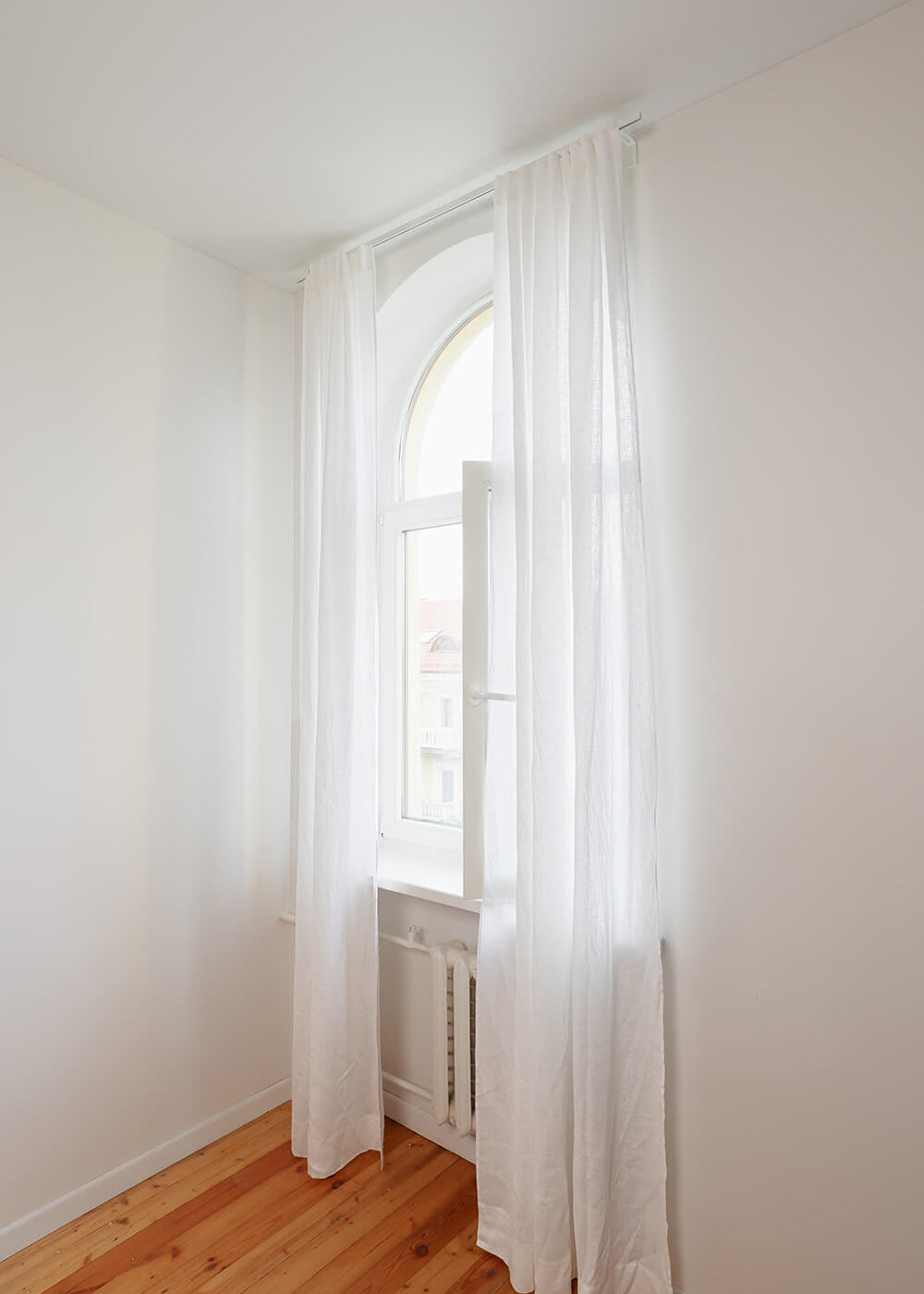 Set of 2 linen curtain panels in Optic White